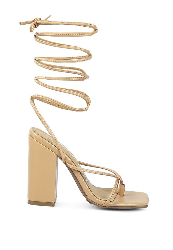 PIRI TOE RING TIE UP BLOCK SANDALS